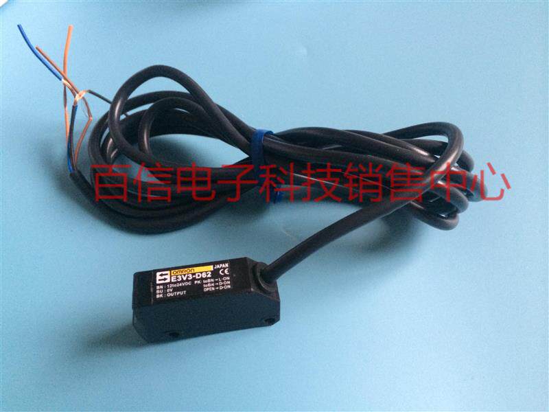 Original Omron photoelectric switch E3V3-D62 photoelectric sensor E3V3-D62-M1J D62-M3J