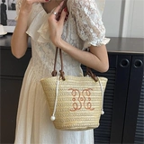 Соломенная модная сумка подмышку, коллекция 2023