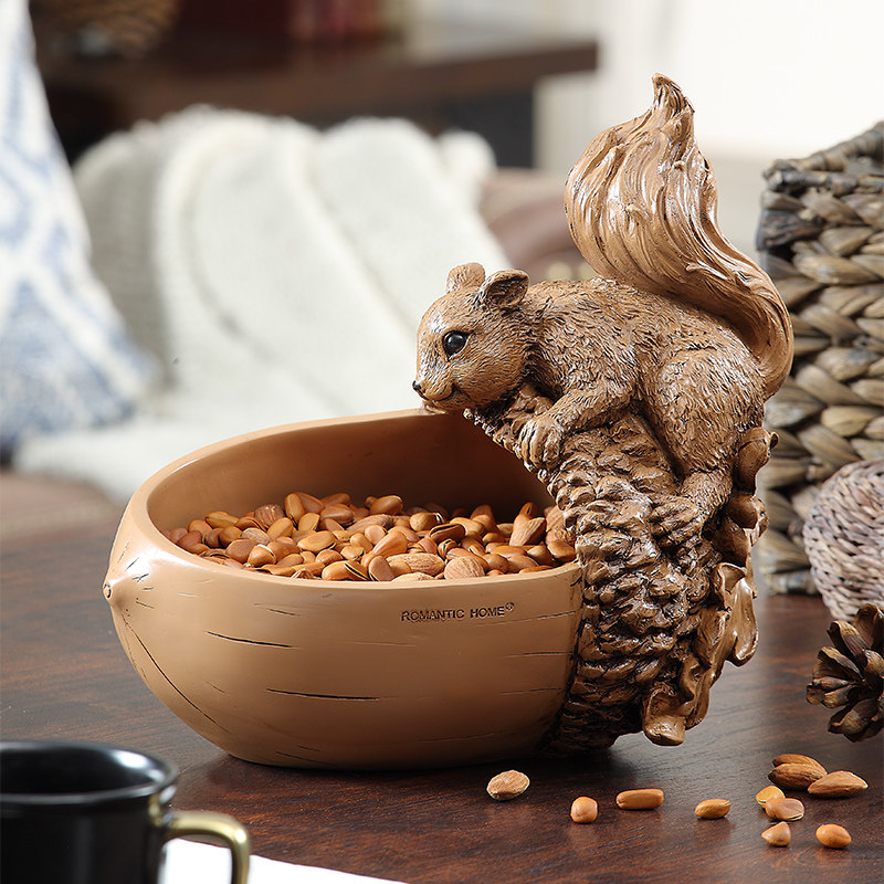 Creative entrance entrance entrance entrance entrance door put key squirrel shelf remote control living room coffee table desktop storage box