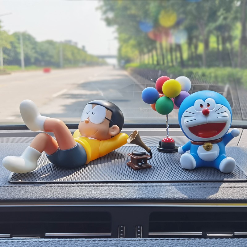 2022 Jingle cat car aromatherapy ornaments sleeping bear car high-end cartoon interior center console Doraemon