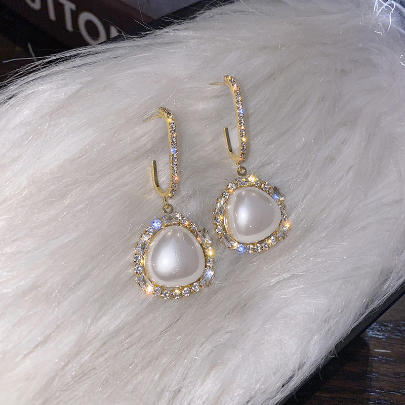 Light and luxurious ~ Bring your own flashy aura ~ fashion shimmery pearl earrings female net red earrings Noble Temperament Tide