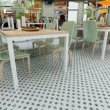 Старомодный ретро чайный кирпич, нескользящая мозаика, чай с молоком