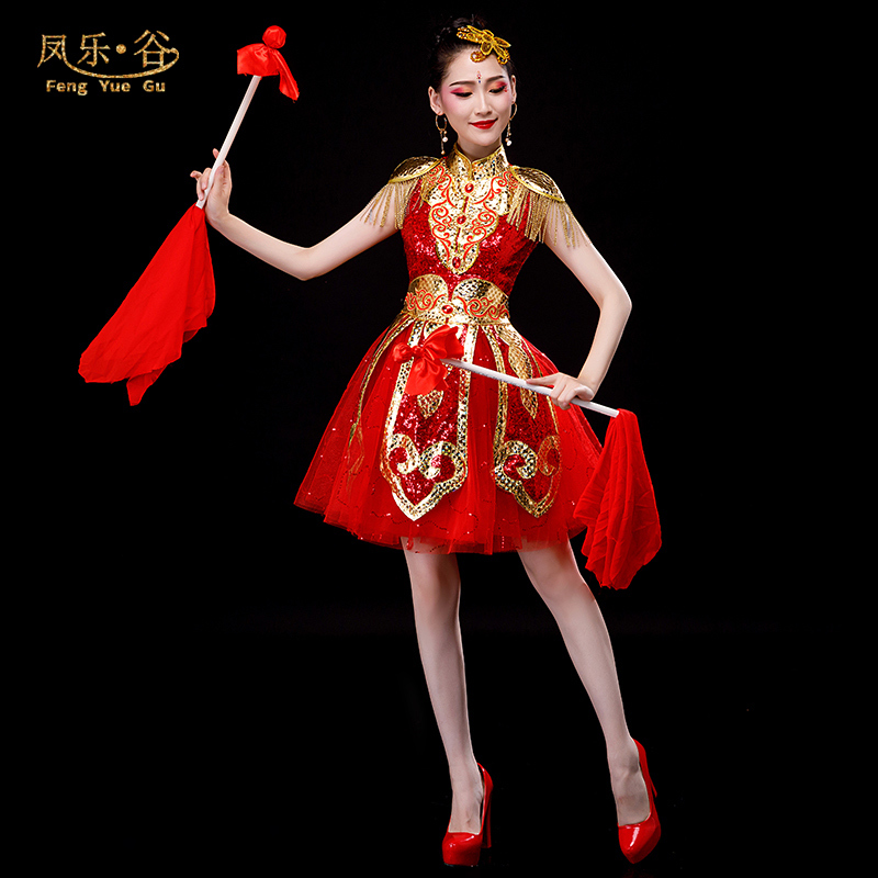 Chinese folk dance dresses dragon drum performance costume atmosphere