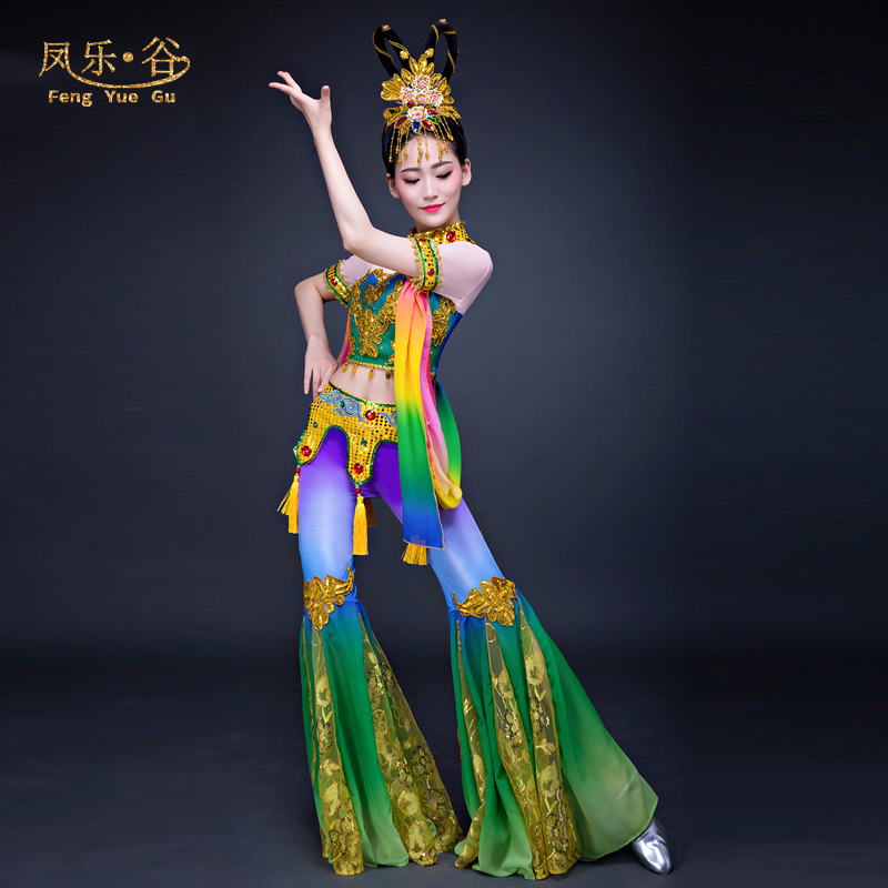 Đôn Hoàng thực hiện phù hợp với nước bay tay áo nhảy ca khúc nhạc dance quốc gia với biểu diễn múa chiếc váy cổ điển khiêu vũ váy nữ nổi
