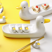 Little duck chopsticks rack creative cute little animal cute cartoon Japanese chopsticks support home furnishings ceramic ornaments