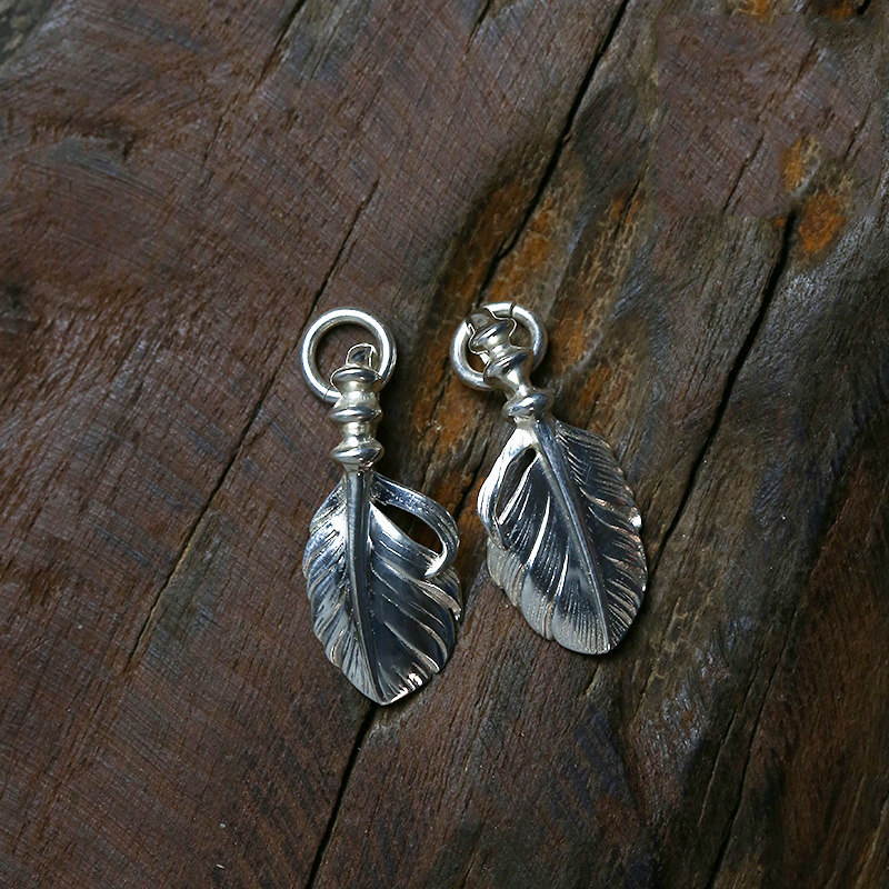 Cattle blunt precision Takaqiao infarction sunfan pendant feather necklace early edition 925 silver hand - wrapped silver decoration