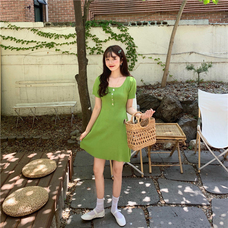 Retro single-breasted, form-fitting knitted dress that exposes the collarbone pic 20