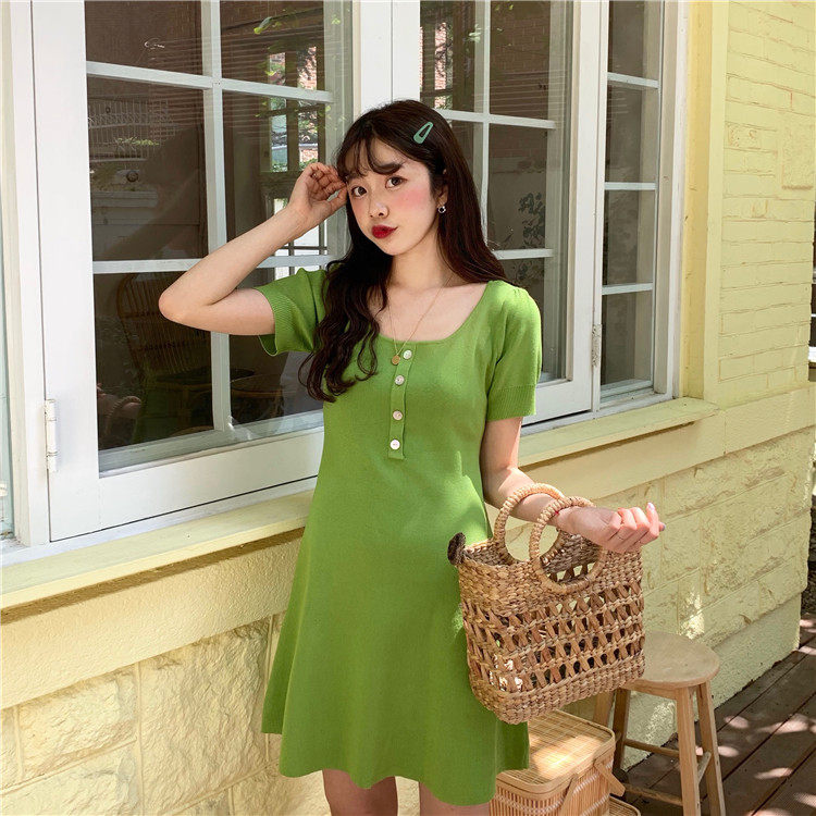 Retro single-breasted, form-fitting knitted dress that exposes the collarbone pic 15