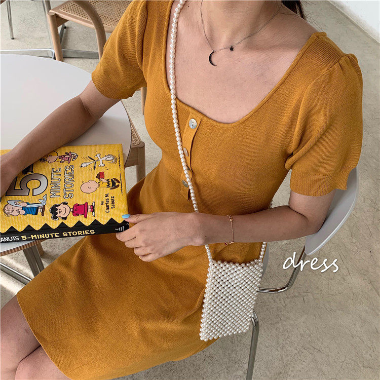 Retro single-breasted, form-fitting knitted dress that exposes the collarbone pic 38