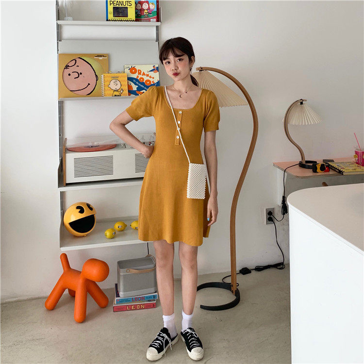 Retro single-breasted, form-fitting knitted dress that exposes the collarbone pic 35