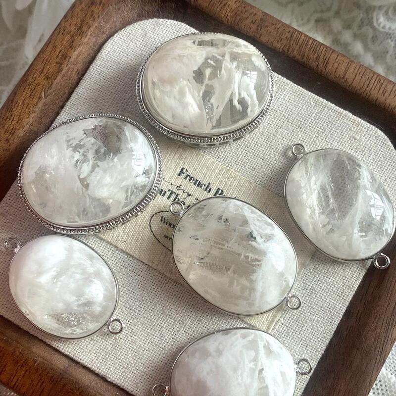 Snowflake Ghost Double-Eared Magic Box 2 | One Item, One Picture, Natural Wedding White Powder Snowflake Ghost Large Oval Cabochon