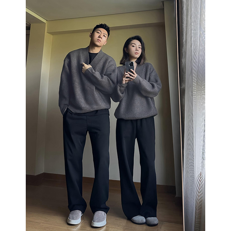 Gray Large V-Neck Sweater for Men, Autumn and Winter, Lazy Style, Clenafit Base Knitwear, High-End Feel, Couple's Autumn Outfit