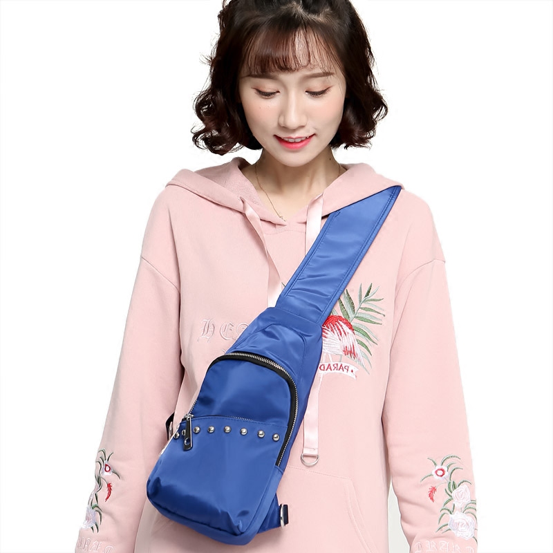 XINRAN ' ZJ light waterproof rivet decoration adjustable direction widening shoulder strap girl with casual little chest bag