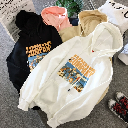 Белая футболка, шапка для отдыха, демисезонное термобелье, толстовка, короткий рукав