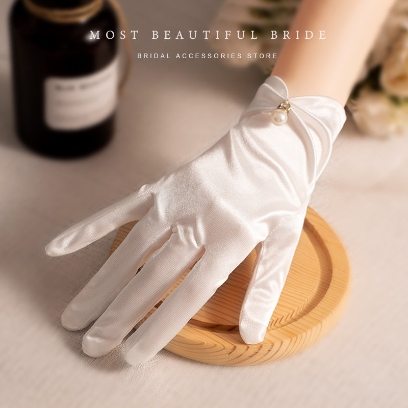 White gloves, satin dress accessories, lace and pearls, stage performance etiquette, silk gloves, Hepburn French retro style.
