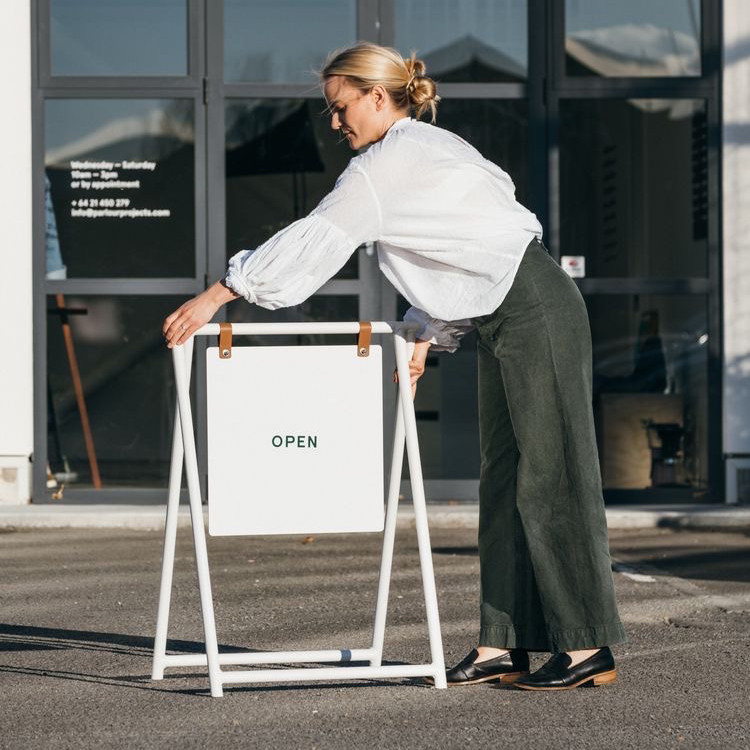 South Korea Decoration Sign Mirror Iron Art Landing Triangle Standing Signs Tennis Red Coffee Shop Display Advertising Small Signs