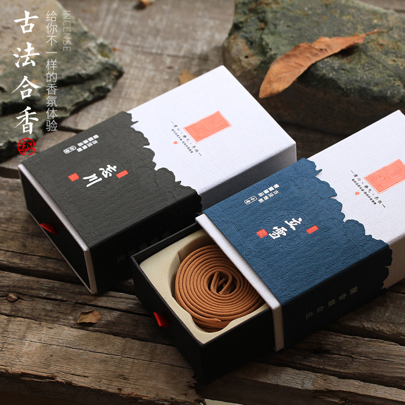 Green Sinkang Natural Sandalwood Fragrant room accompanied by Sleep Aroma Pan with fragrant scent of scenary rosemary with a fragrant scent of incense.