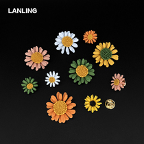 Mini cute ins tide personality small Daisy brooch female Japanese anti-light corsage pin fixed clothes accessories