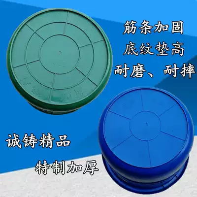 Cooked rubber farmers use large barrels piling buckets, water washing carts, old-fashioned buckets, wear-resistant buckets