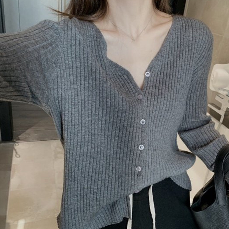 Gray V-neck knitted sweater cardigan women's 2022 spring and autumn new bottoming shirt short sweater coat top early autumn