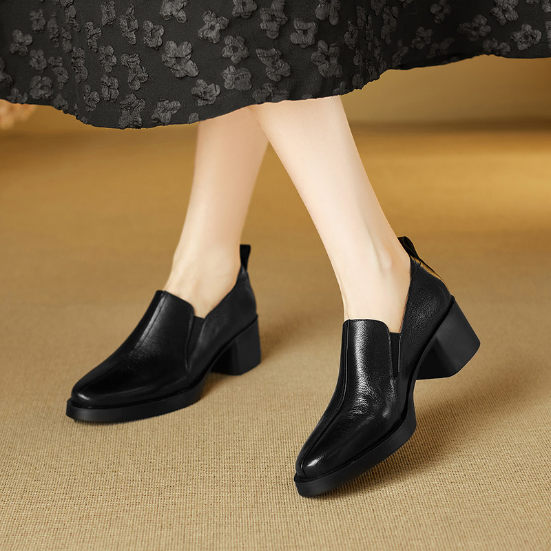 什么样的羊皮版高跟乐福鞋适合2026年的潮流?