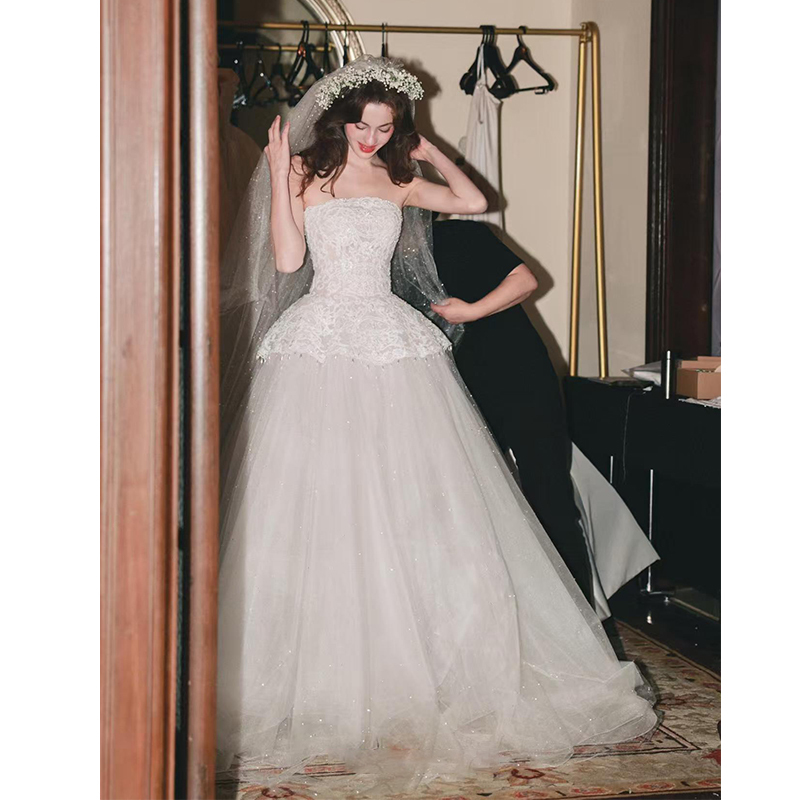 Strapless Wedding Dress 2026 New Style for Welcoming Guests and Leaving the House, Bridal Main Dress with a High-End Feel, Niche, Ultra-Fairy Princess Light Veil