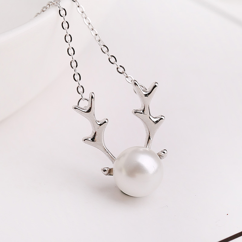 In 2022, a new deer angle single pearl pendant necklace with silver locks decoration female Korean elk sends her girlfriend