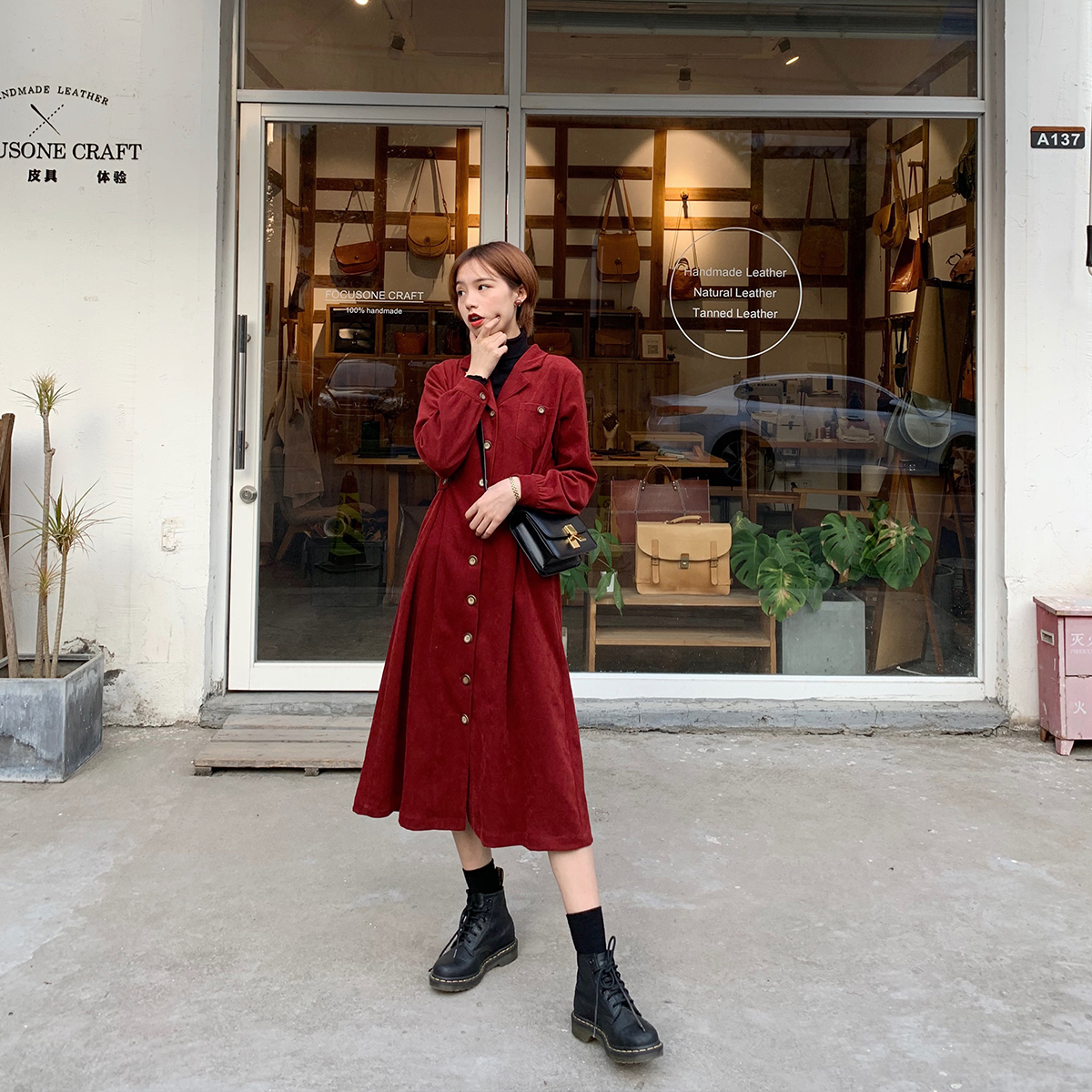 The Xianthin Wang light retro original spring also has to be a little brute-waist ~ suit collar to collect waist and grain long sleeve foreign dress