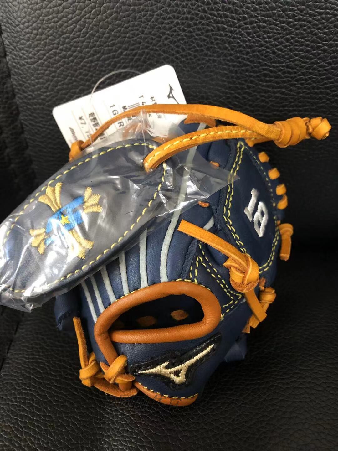 (Round Melt Sports) Day of the Giants to commemorate the glove tube Wild Sakamoto Memorial gloves