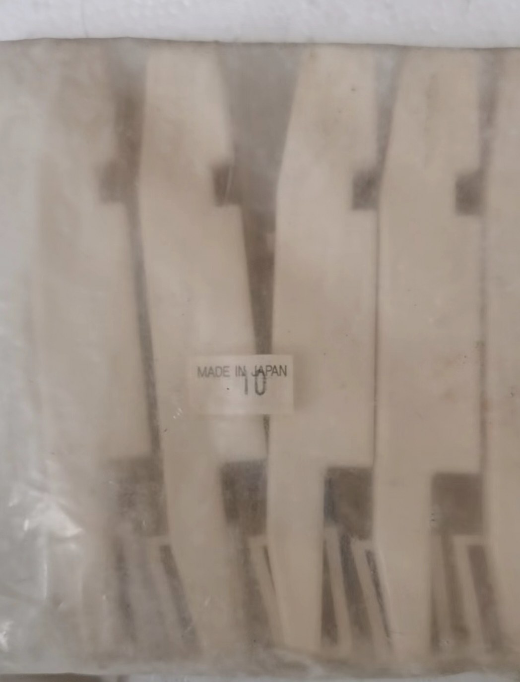 Вязальные машины 兄弟牌编织机辅机kr830/840/850/838配件塑料堵头全新的日本进口