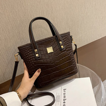 2020 Autumn new popular crocodile pattern shoulder shoulder bag Joker portable vegetable basket bag women