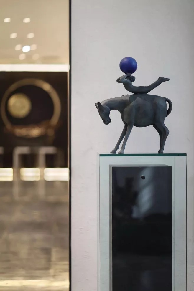 Entrance lobby Club room Modern Chinese glass fiber imitation copper old twisted sculpture art ornaments