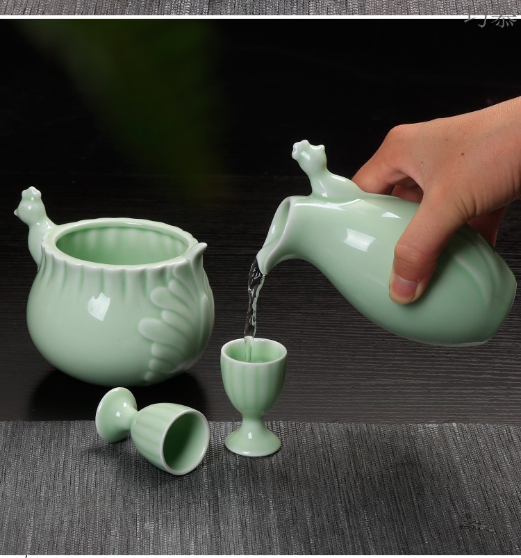 Qiao mu hip white wine a single half jins to celadon excessive penetration points wine poured wine white porcelain household put wine vessels