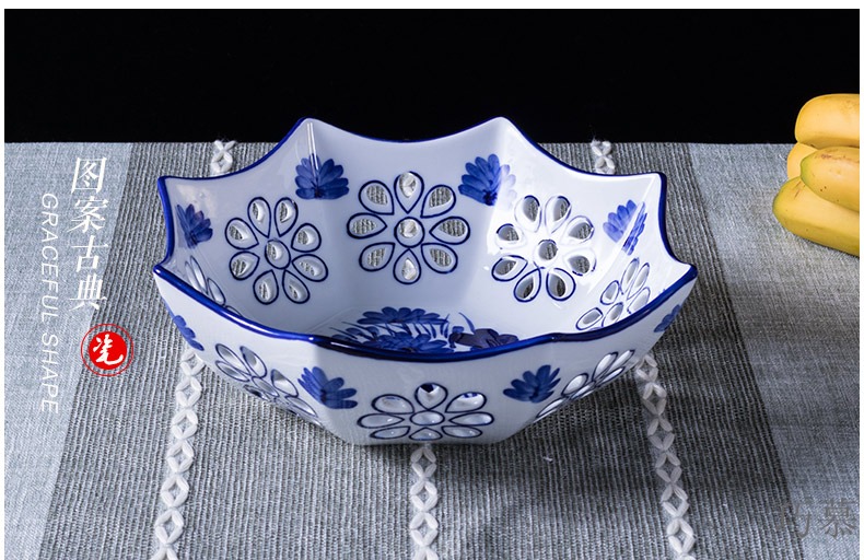 Qiao mu sitting room ceramic fruit bowl large fruit basin creative star hollow out of the blue and white porcelain snack plate of fruit