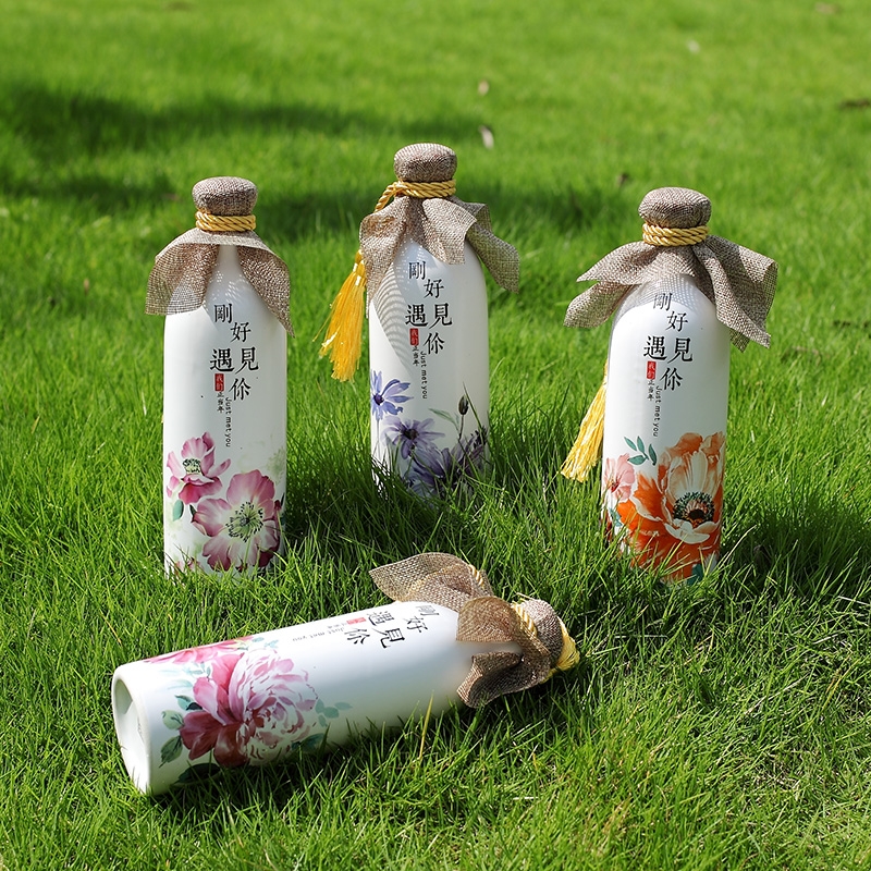 Qiao mu jingdezhen 1 catty empty wine bottle sealed ceramic jar liquor hip move and wine furnishing articles. A kilo