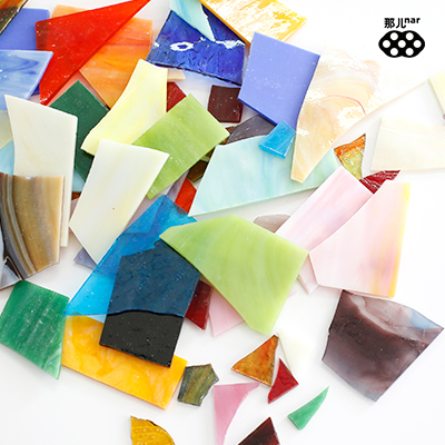 There's mosaic stained glass studded with jewelry candlelit candlestick welding table lamp DIY material glass crushed