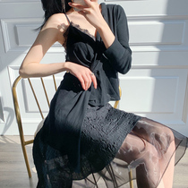 (New Year spike) Sling word shoulder chic French niche age reduction can be salt can be sweet two-piece suit female