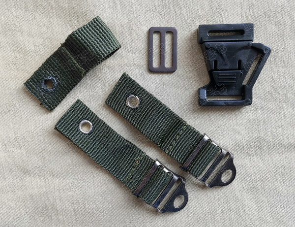 Three-point-style lower jaw with parts a set of zero-three helmets with chin strap components Army fans renovation safety helmet scattered accessories