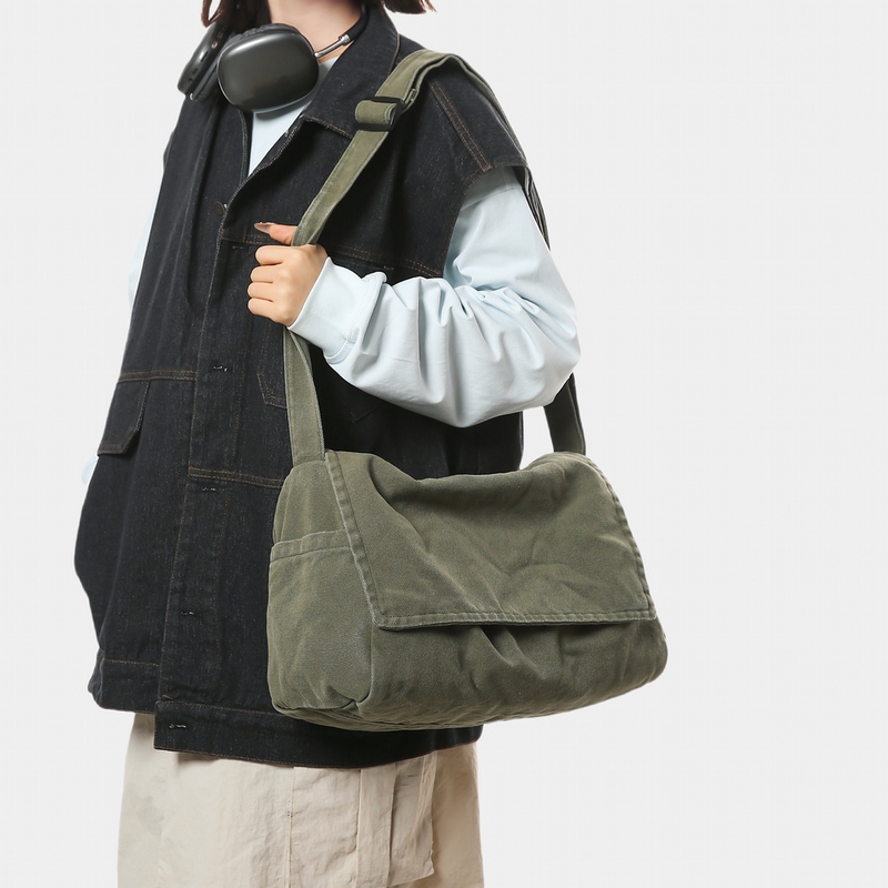 Durable Japanese Retro Canvas Shoulder Crossbody Bag for Female Students, Large Capacity Casual Commuting Messenger Bag for Men