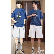The small man wears a summer loose printed short sleeve T-shirt with leisure sports five-pant suit in