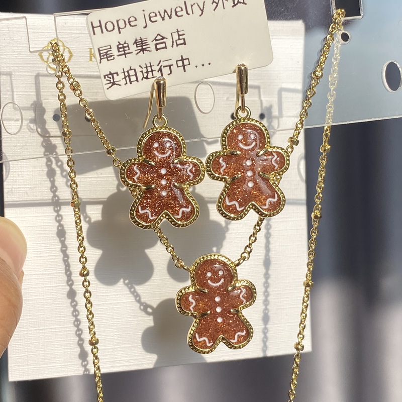 Cute Gingerbread Man Earrings and Necklace Set, Autumn and Winter Vibe, Niche Design, Christmas and New Year Gift, Childlike Fun