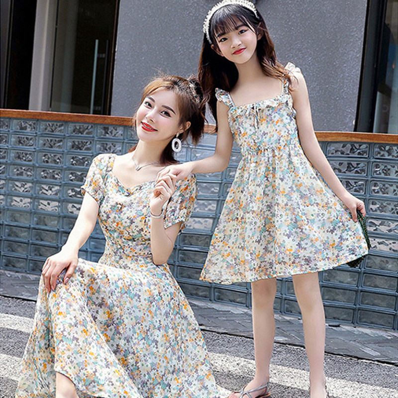 Seaside vacation parent-child wear beach mother and daughter wear sweet floral dress Western style girls thin chiffon suspender skirt