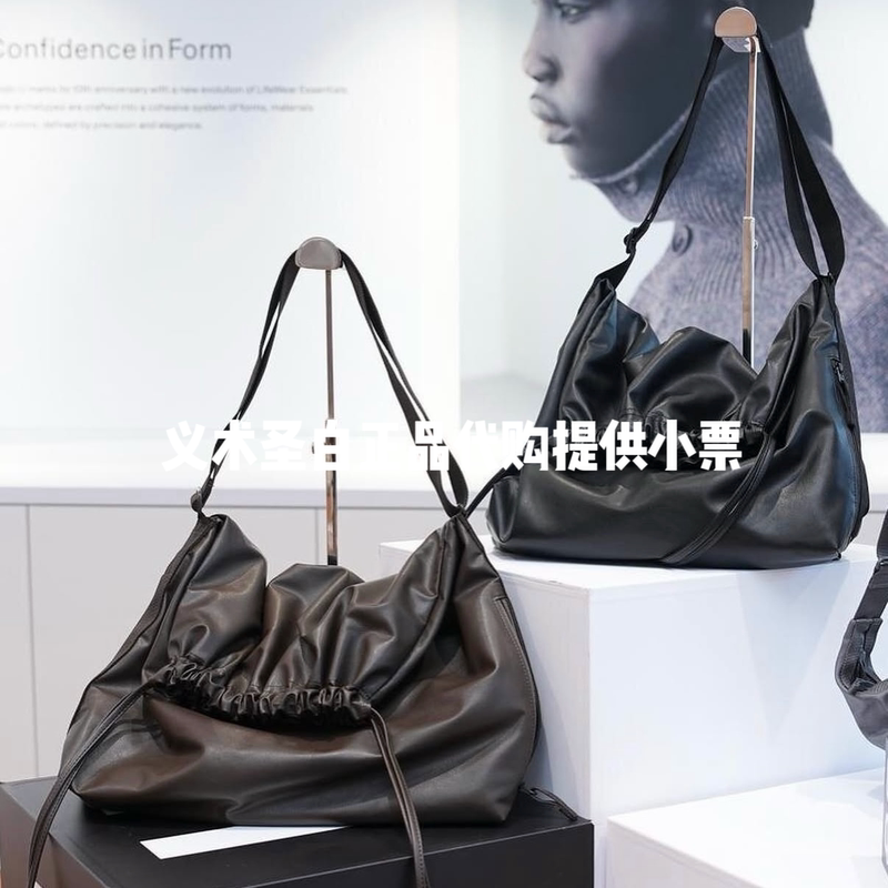 Authentic Uniqlo U 486461 26 Autumn and Winter Collaboration Model Soft Drawstring Crossbody Bag for Men and Women Uniqlo