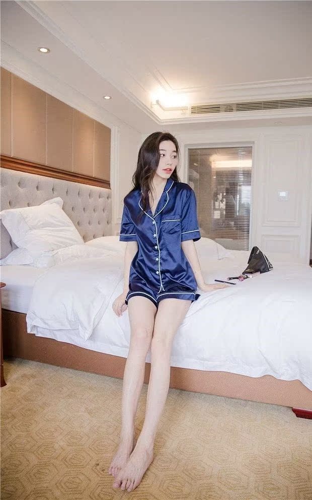 Thanh niên mùa hè Tay áo ngắn Băng lụa Cặp đôi Bộ đồ ngủ mỏng Đàn ông và Phụ nữ Lụa thật Cha mẹ Gia đình Ba Dịch vụ tại nhà pijama đẹp cho cả nhà