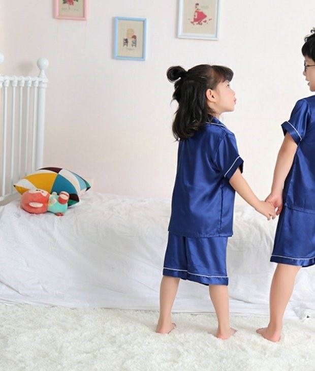 Thanh niên mùa hè Tay áo ngắn Băng lụa Cặp đôi Bộ đồ ngủ mỏng Đàn ông và Phụ nữ Lụa thật Cha mẹ Gia đình Ba Dịch vụ tại nhà pijama đẹp cho cả nhà