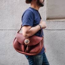 Spot instant texture dominates Lucky John American super thick bison leather five-star silver buckle shoulder bag