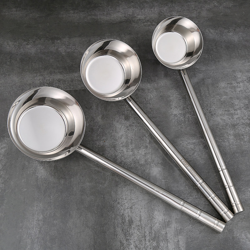 Stainless steel water spoon lengthened kitchen water ladle thickened water scoop with long handle water-pyo water shell can be set with handle length