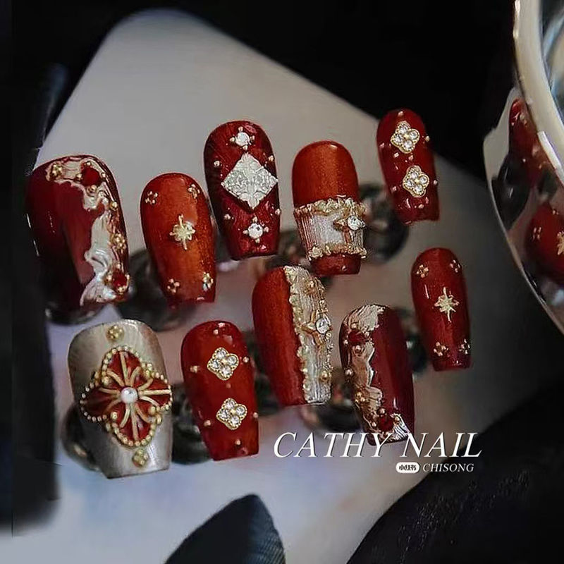 The Red Gypsy Queen Has a Passionate and Fiery Temperament. the Fiery Temptation Lingers on for a Long Time. Wear Nail Art Patches