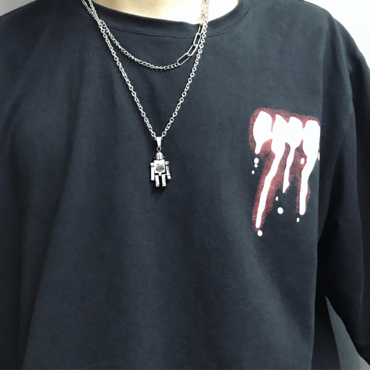 Super cool swingable hiphop hip-hop robot pendant personality street dancer men and women couple titanium steel necklace