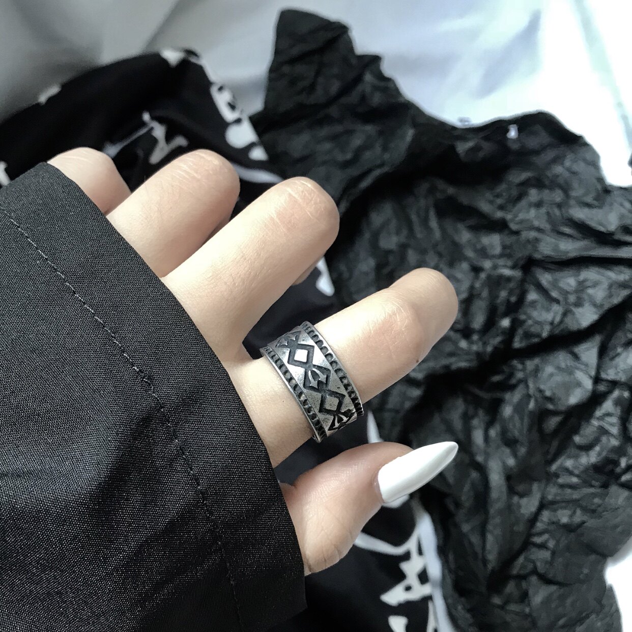 ins tide retro square chess lattice textuality fashion personality male and female same bungee hip hop earth cool ring forefinger ring-Taobao